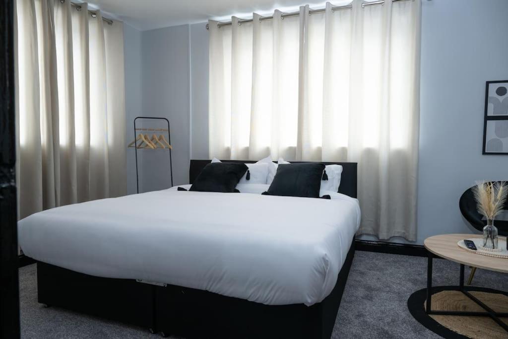 Lovely Studio Flat In Stoke-On-Trent Town Centre Екстериор снимка